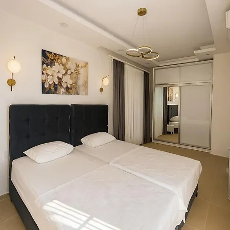 וילה Assos Suits 1