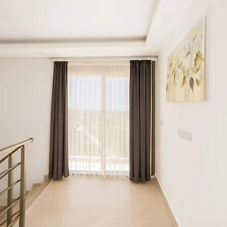 Villa Assos Suits 1 *