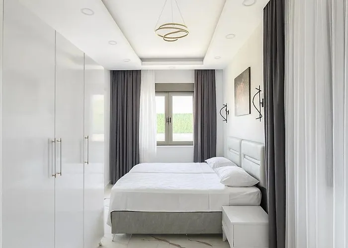 Assos Suits 1 וילה